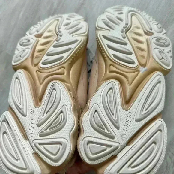 New Adidas Ozweego Ozwg Womens Shoes - Picture 4 of 6
